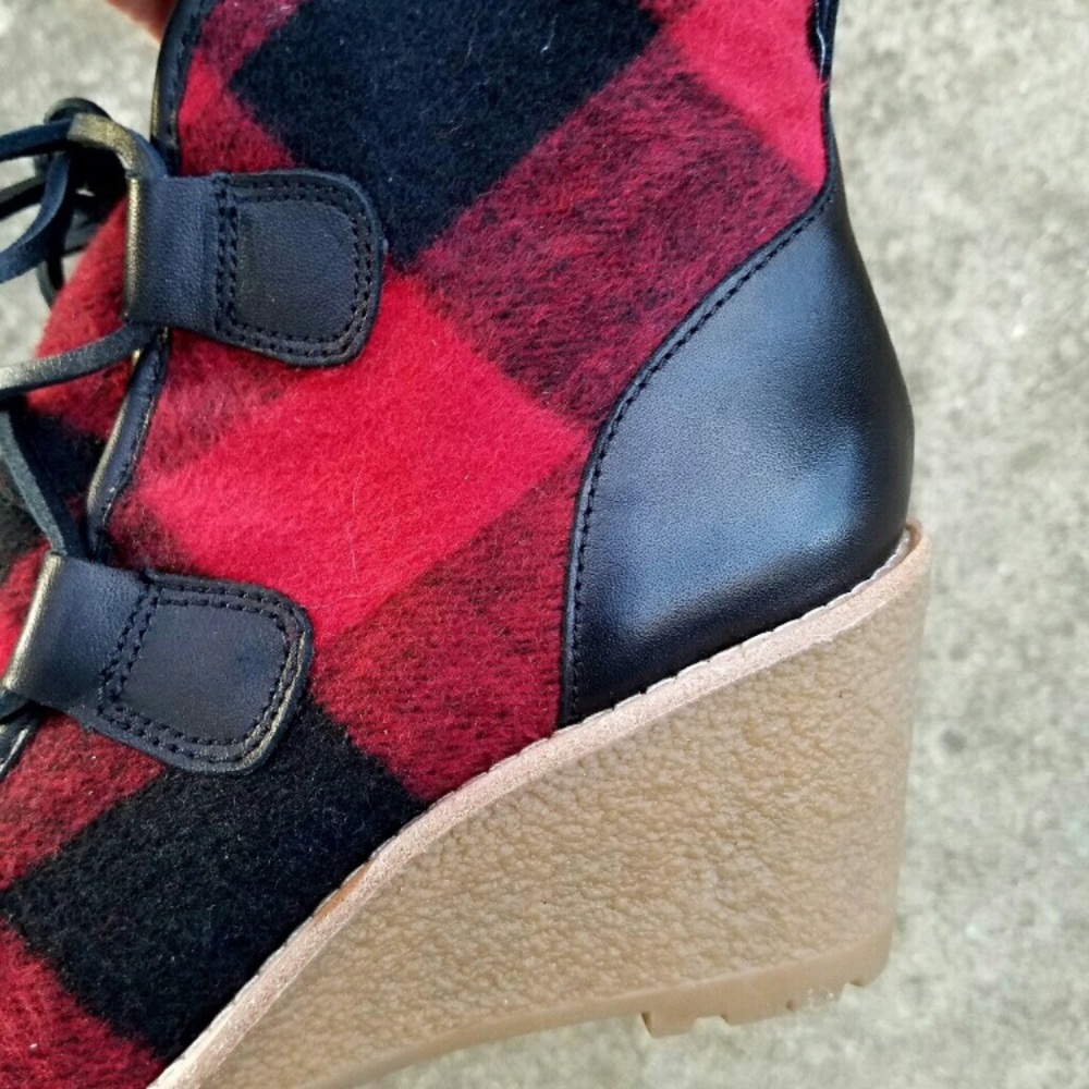 Bass Plaid Wedge Ankle Boots - Red and Black! 💥 - Picture 2 of 7